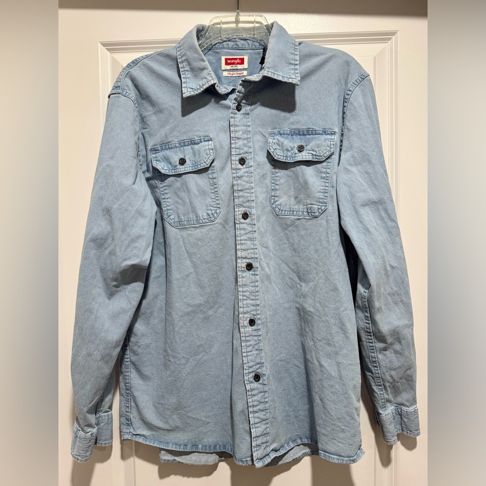 Wrangler‎ Light Blue Button-Up Shirt